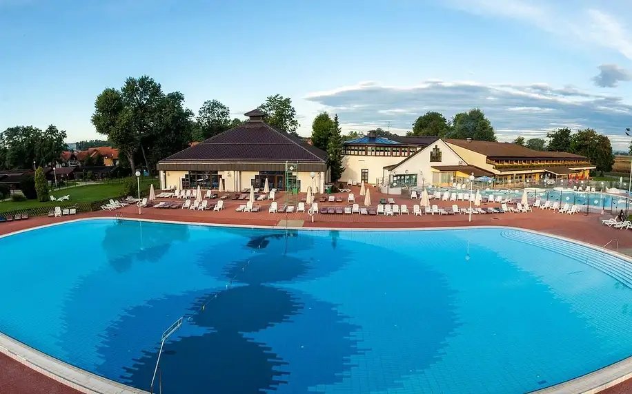 Hotel v lázeňském komplexu: termální bazény, snídaně