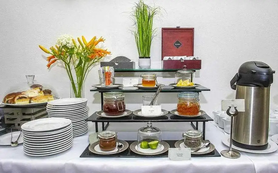 Gurmánský pobyt se snídaní a degustačním menu na zámku Panství Dlouhá Lhota pro 2 osoby na 1 noc