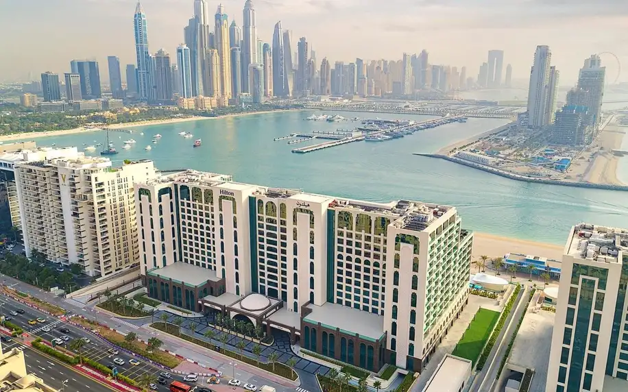 Hilton Dubai Palm Jumeirah, Dubaj, Dvoulůžkový pokoj Deluxe s manželskou postelí, letecky, plná penze
