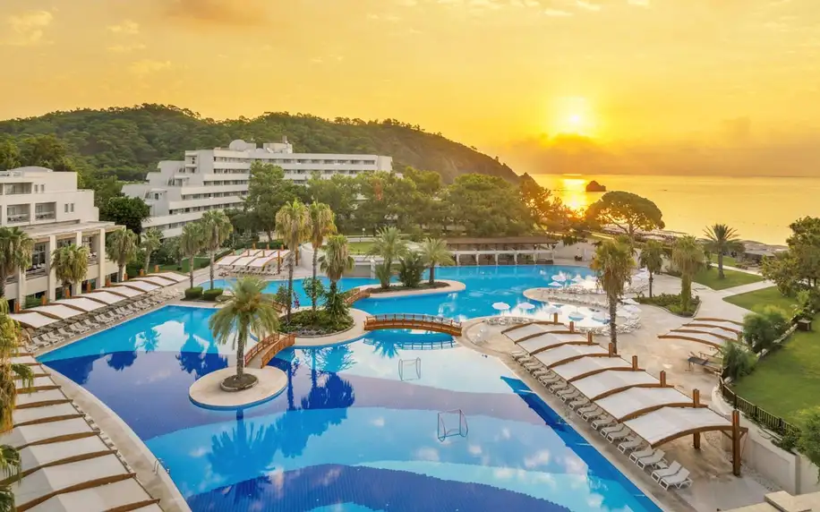 Rixos Premium Tekirova – The Land of Legends Theme Park Free Access, Turecká riviéra, Apartmá s bazénem Přízemí, letecky, all inclusive