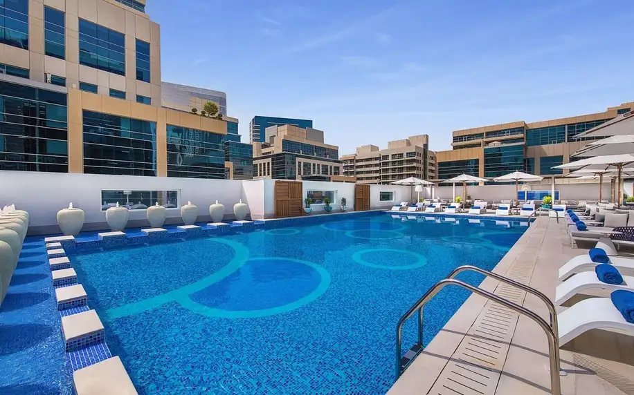 DoubleTree by Hilton Dubai Business Bay, Dubaj, Apartmá Junior, letecky, snídaně v ceně
