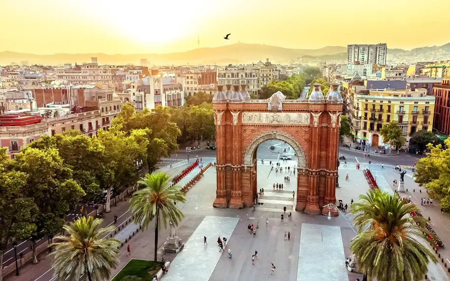 Španělsko - Barcelona kombinovaná doprava na 8 dnů, plná penze