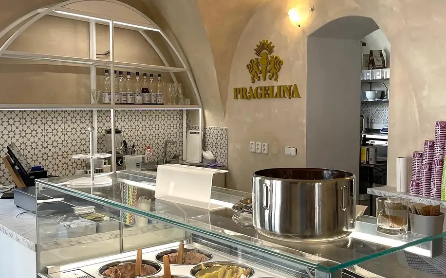 Italské gelato i káva dle výběru u Pražského hradu