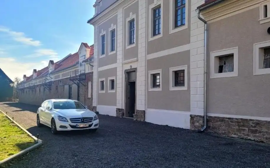 Ronov nad Doubravou: Chateau Moravany - apartmány, teepee a wellness s možností vířivky na pokoji