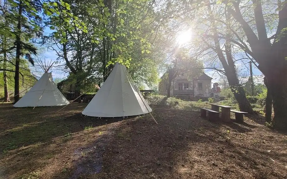 Ronov nad Doubravou: Chateau Moravany - apartmány, teepee a wellness s možností vířivky na pokoji