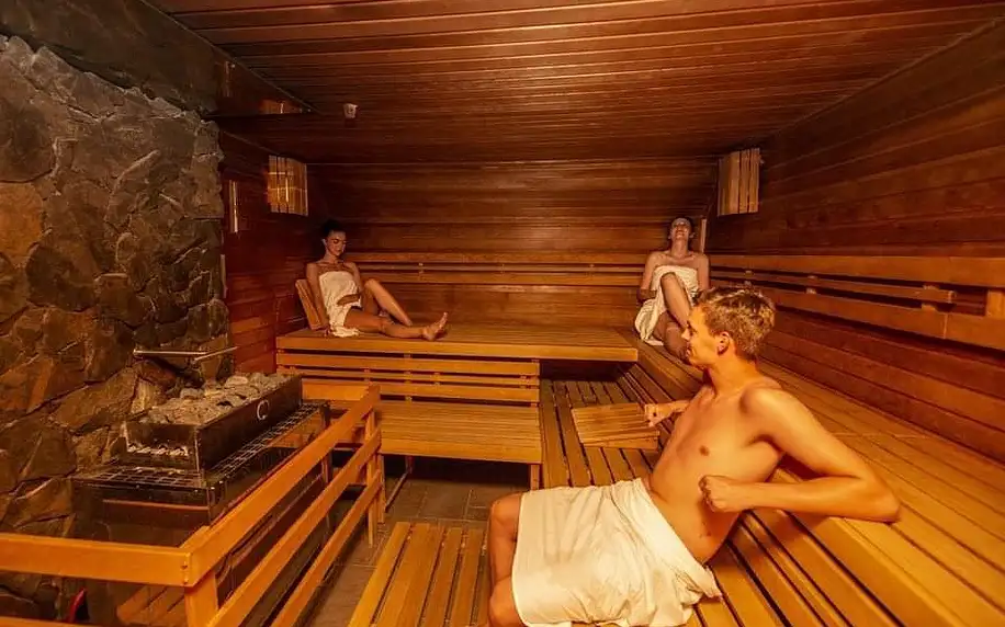 Skvělý relax s koupelí, masáží, zábalem, wellness a polopenzí v hotelu Sladovna**** pro dva