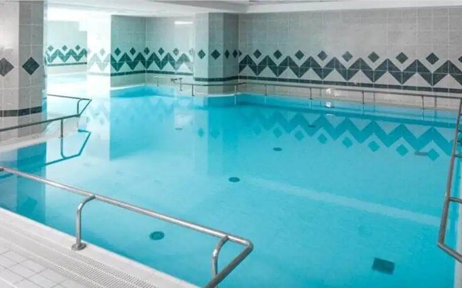 Radonové lázně Jáchymov: Hotel Radium Palace **** s polopenzí a lázeňským centrem (bazény a sauny) + masáž