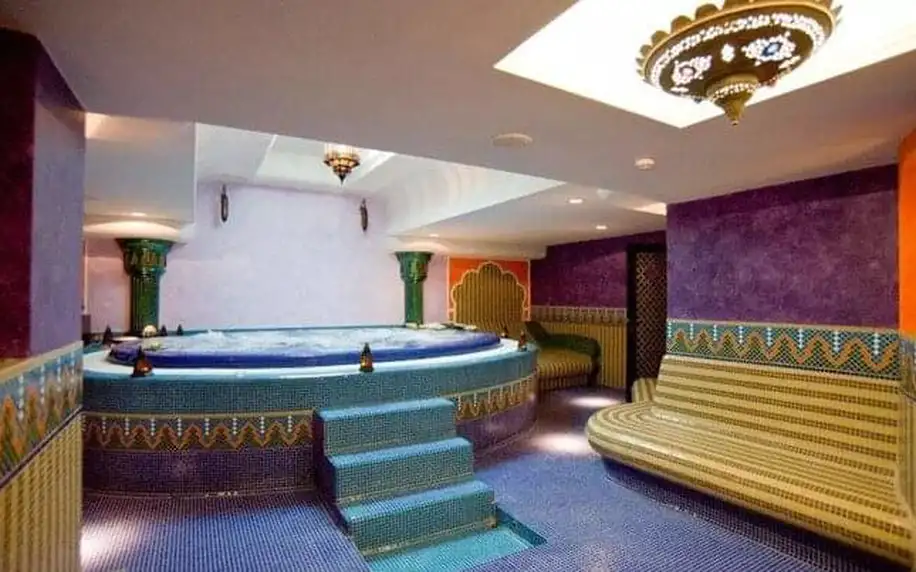 Hévíz jen 2 km od termálního jezera v Amira Boutique Hotelu s polopenzí a neomezeným marockým wellness + sleva