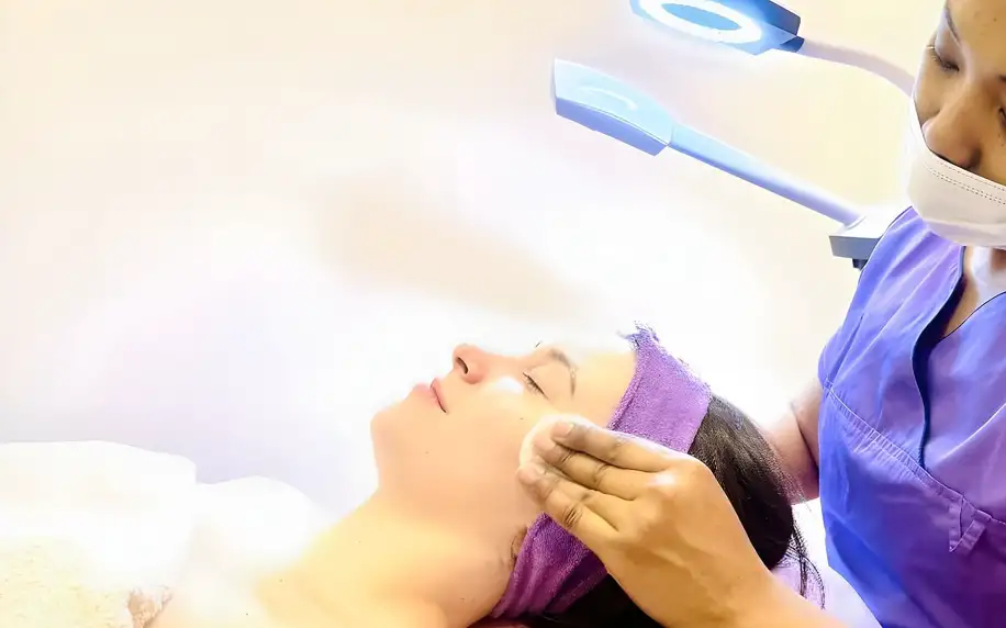 Ošetření pleti přírodní kosmetikou a speciální masáž