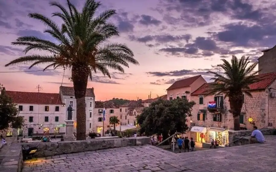 Chorvatsko: Makarská riviéra jen 200 m od azurového moře a pláže v Hotelu Bonaca *** s bohatou polopenzí