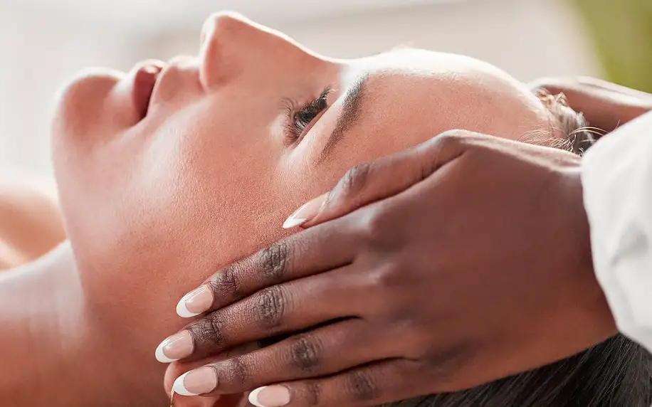 Ošetření pleti přírodní kosmetikou a speciální masáž