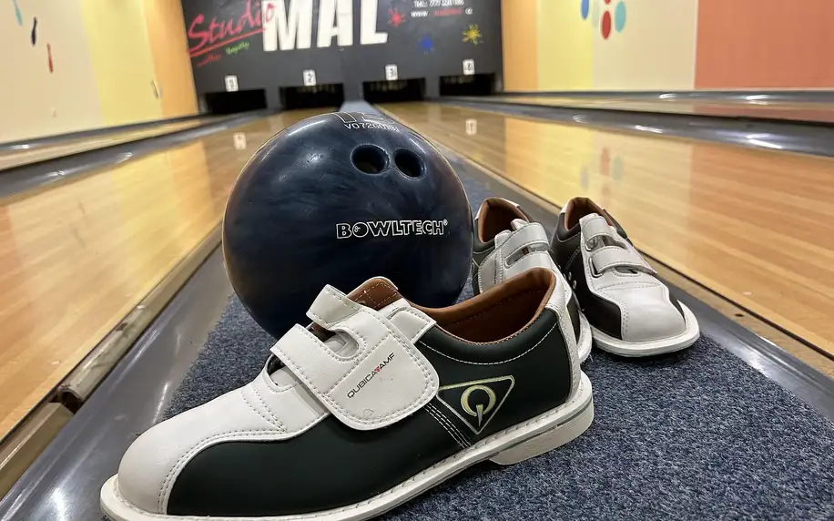 1 nebo 2 hodiny bowlingu až pro 4 hráče vč. obuvi