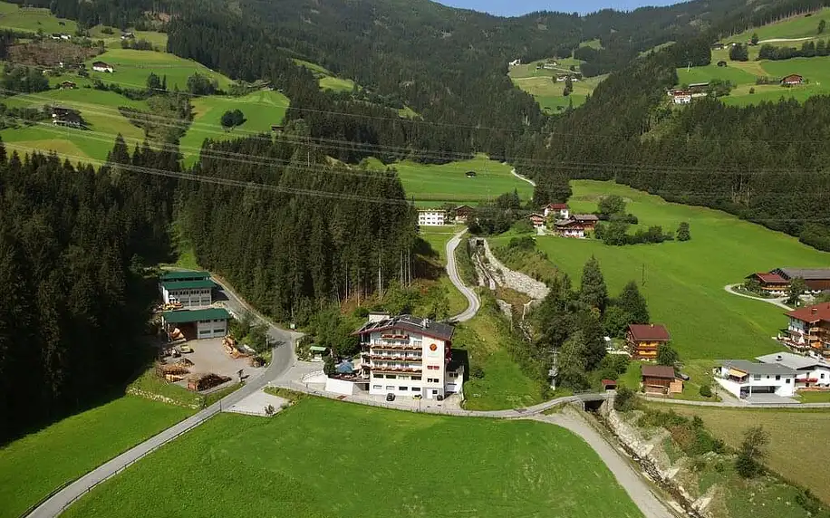 Horská turistika v Tyrolsku s polopenzí a wellness