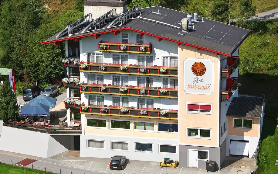 Horská turistika v Tyrolsku s polopenzí a wellness