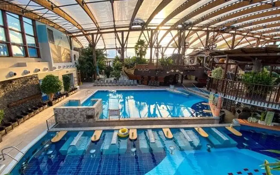 Nízké Tatry v Hotelu Ostredok *** se snídaní/polopenzí, wellness (vířivka, finská sauna) a Liptov Region Card
