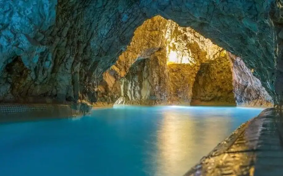 Miskolc 300 m jeskynních lázní: 4* Bástya Konferencia és Wellness Hotel s polopenzí + bazény, vířivky, sauny