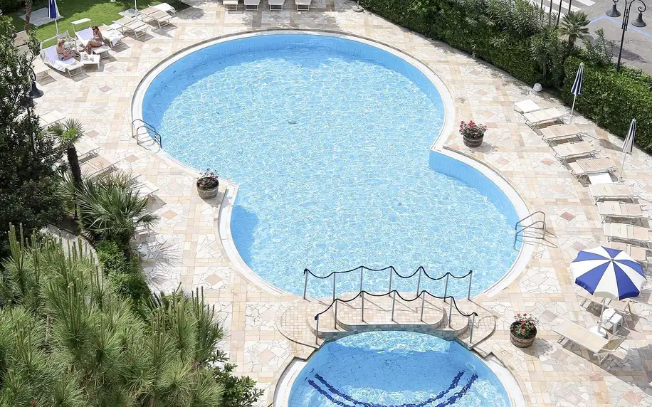 Cervia u Rimini: hotel u pláže, bazén a strava dle výběru