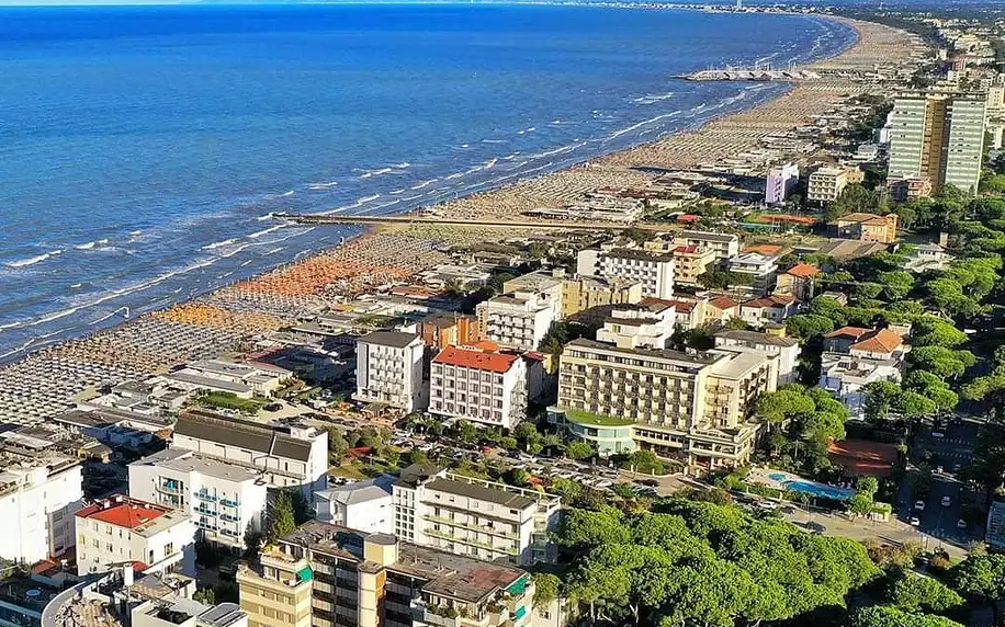 Cervia u Rimini: hotel u pláže, bazén a strava dle výběru