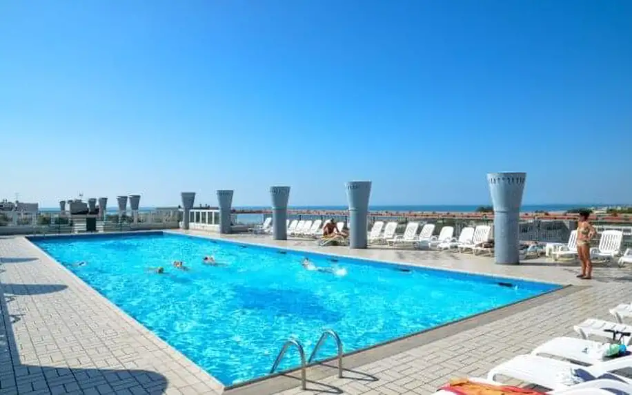 Itálie: Bibione jen 100 m od termálních lázní a 300 m od pláže v Residenza delle Terme s venkovním bazénem