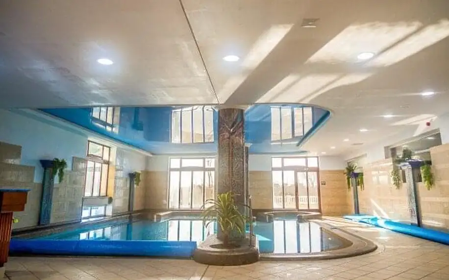 Maďarské lázně Göd v Hotelu Golden Palace **** s polopenzí a neomezeným wellness (2 bazény, vířivka, 3 sauny)