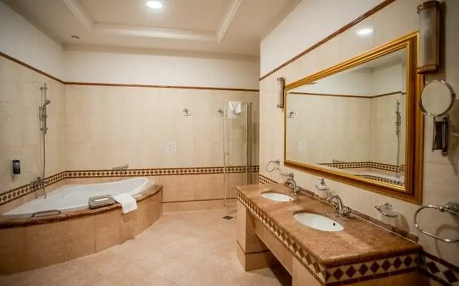 Maďarské lázně Göd v Hotelu Golden Palace **** s polopenzí a neomezeným wellness (2 bazény, vířivka, 3 sauny)