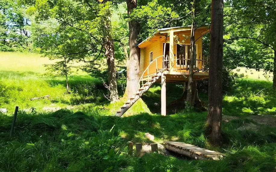 Treehouse v Českém Švýcarsku i privátní horký sud