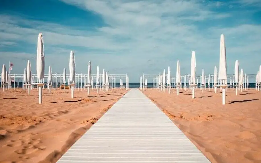 Itálie u pláže v Hotelu Cosmopol Cesenatico *** s all inclusive stravou, bazénem a vířivkou + půjčení lehátek
