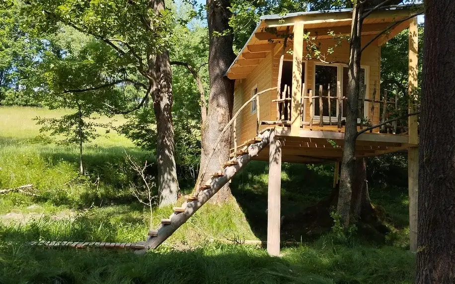 Treehouse v Českém Švýcarsku i privátní horký sud