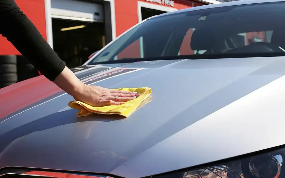 Ruční mytí a čištění auta: interiér nebo i exteriér