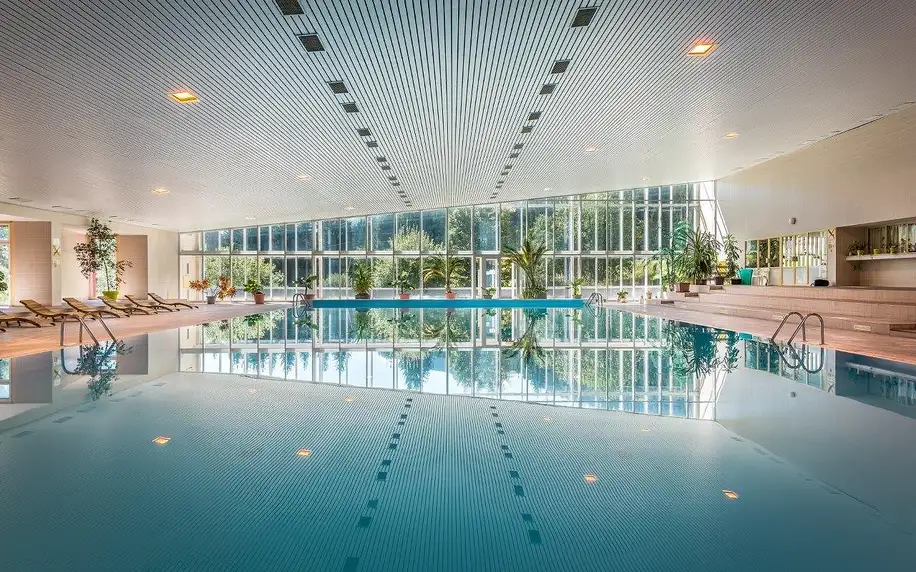 Termální pobyt na Slovensku s polopenzí, vstupem do bazénu nebo termálního koupaliště a parkování u hotelu