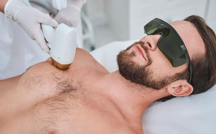 Pánská laserová epilace: brada, třísla, hrudník i záda