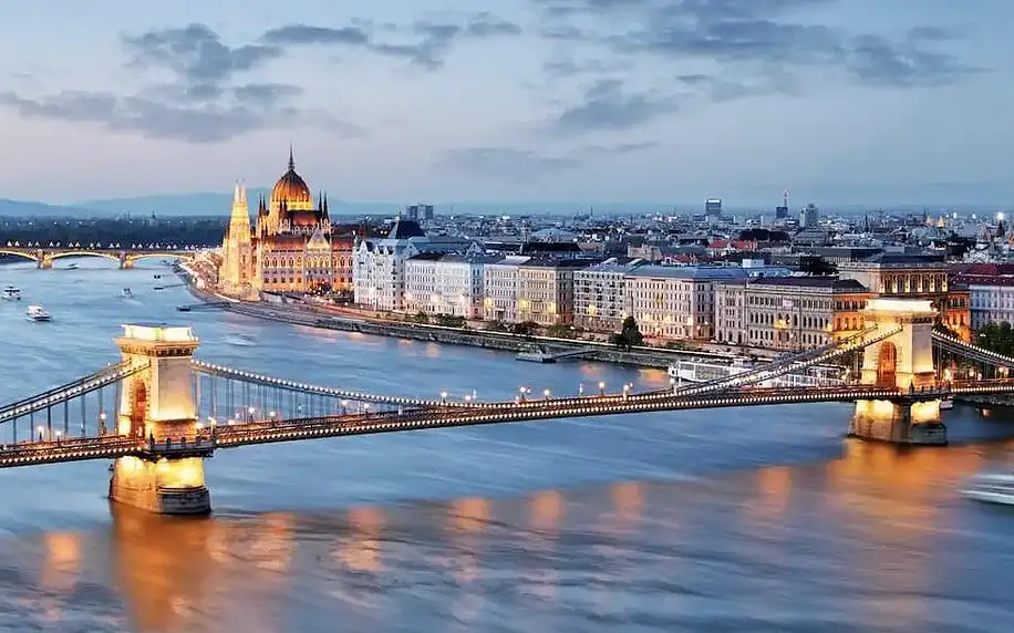 Pobyt v Budapešti s rodinou nebo přáteli – luxusní apartmá se snídaní pro 4 osoby 3 dny / 2 noci, 4 osoby, snídaně