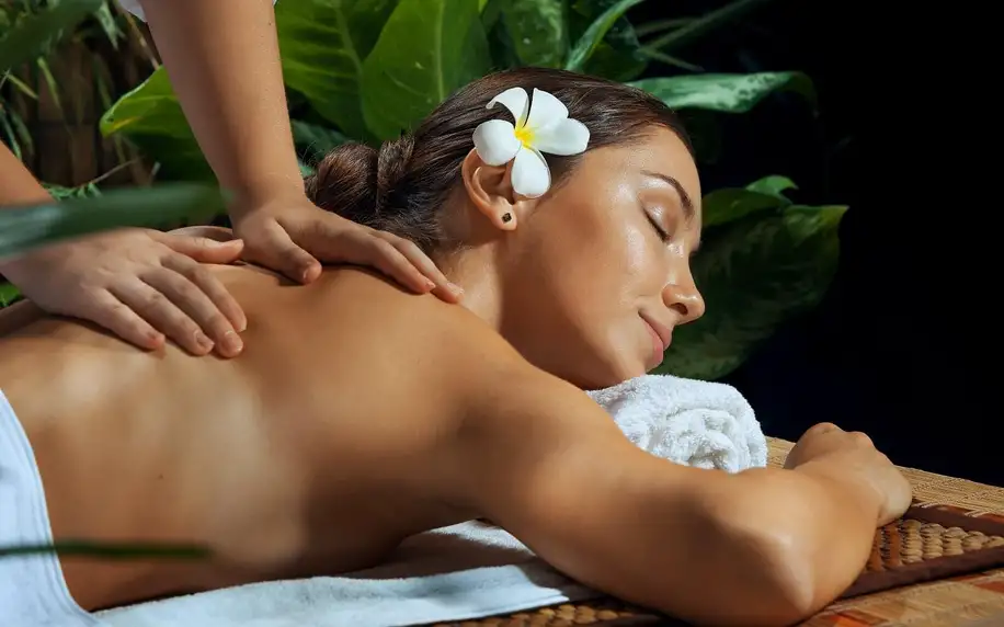 Thajská masáž zad a šíje v délce 30 nebo 60 minut
