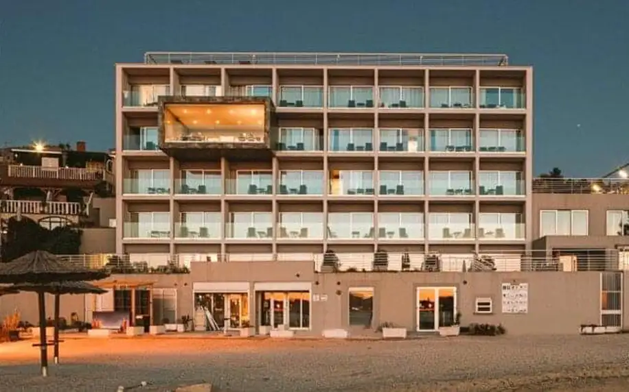 Chorvatsko přímo u pláže: Podstrana v Hotelu Split **** se snídaní nebo polopenzí a venkovním bazénem