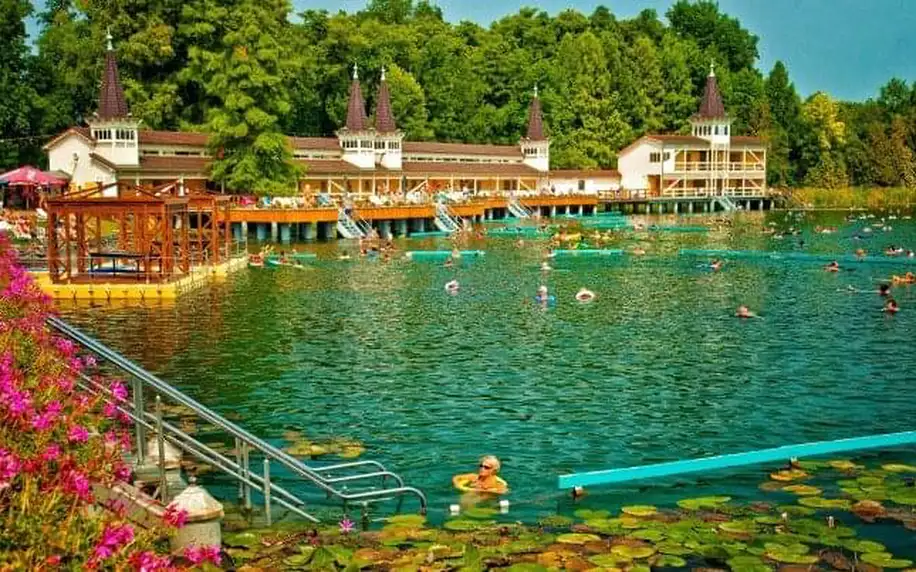 Hévíz jen 7 km od Balatonu: Pobyt v Park Hotelu *** s polopenzí a vstupem do přírodního termálního jezera