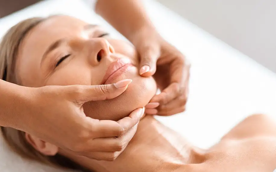 Kosmetické ošetření s masáží obličeje, dekoltu a šíje