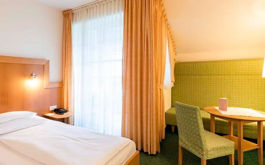 Rakousko: 4* hotel, plná penze, termály i saunový svět