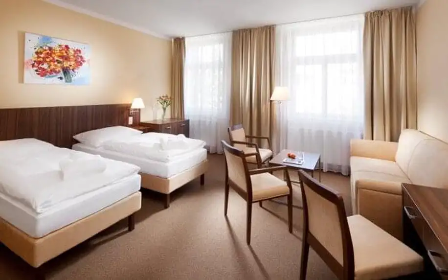 Pobyt v centru Luhačovic: Hotel Morava *** s polopenzí, až 14 lázeňskými procedurami + welcome drink a exkurze