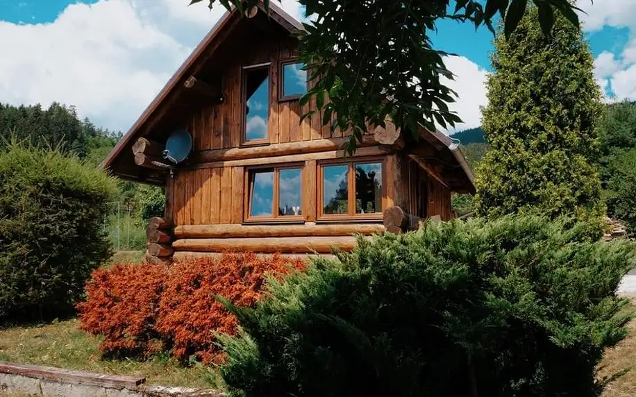 Karlovarský kraj: Dřevěný romantický srub v Krušných horách