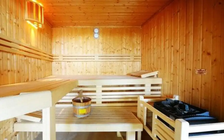 Polanica Zdroj jen pár km od hranic s Českem: Hotel Alpejski *** se snídaní/polopenzí, bazénem a saunou