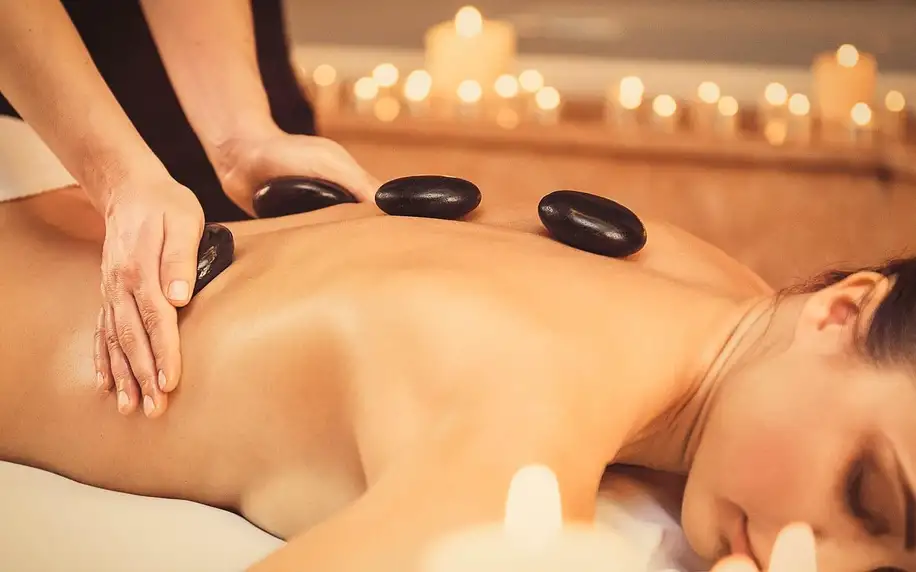 Relaxační masáž lávovými kameny na 60 minut