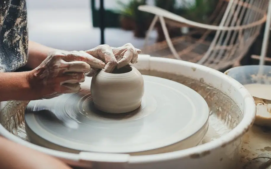 Kurz keramiky: točení na kruhu, modelování i glazura