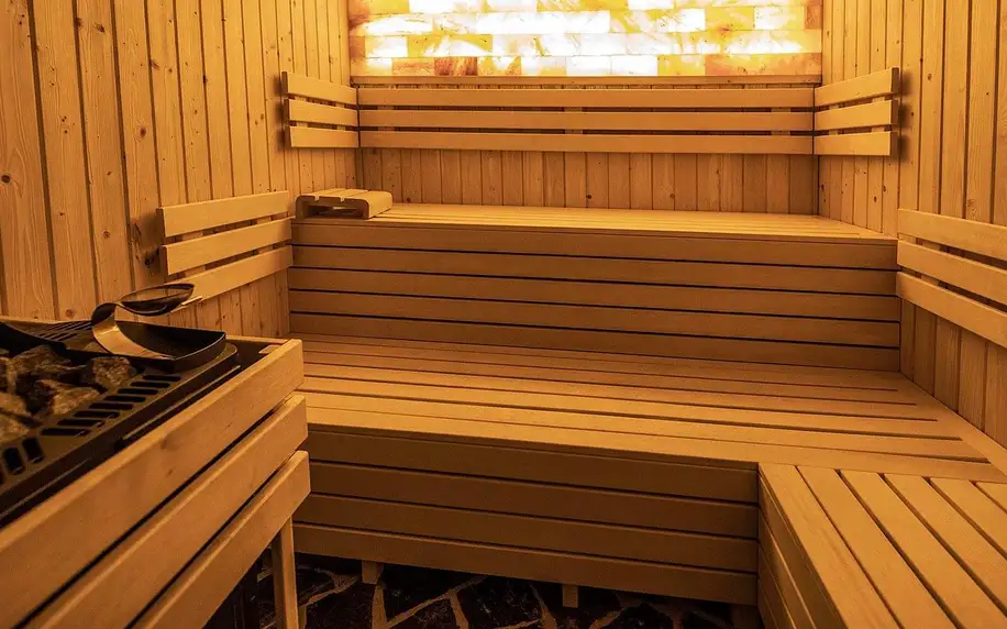 Hodina v saunovém světě s 10 saunami a vířivkami