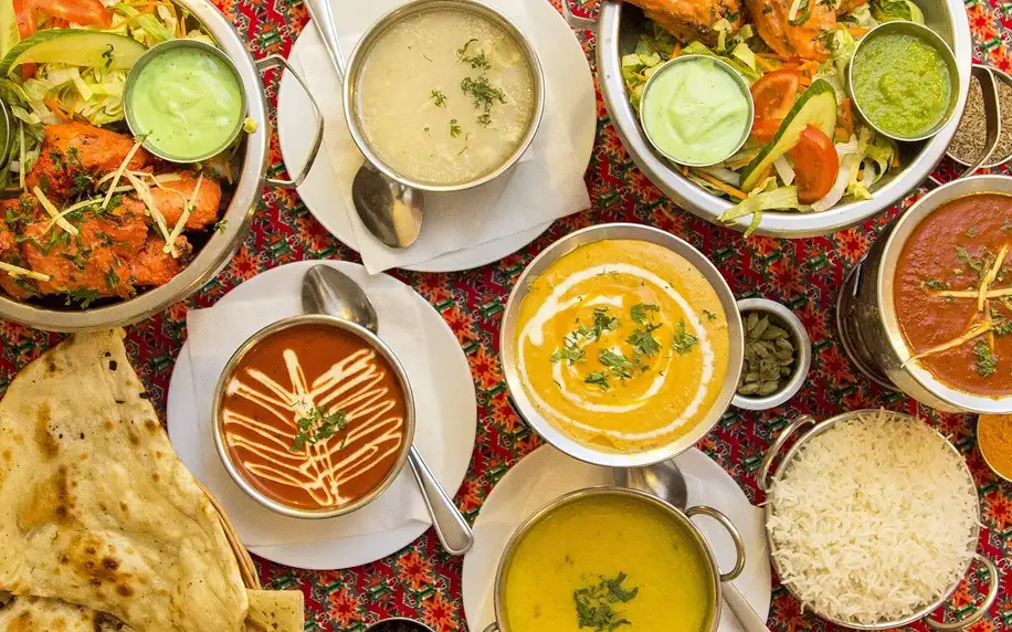 Indické menu pro dva: polévka, hlavní chod i dezert