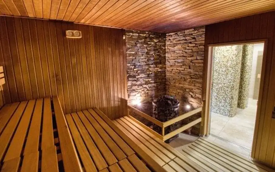 Beskydy: Hotel Bauer *** s polopenzí, wellness (bazén, vířivka, 3 sauny) a slevovou kartou + herna
