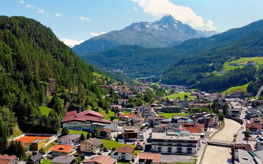 Tyrolské alpy pro pár i rodinu: snídaně a sauny