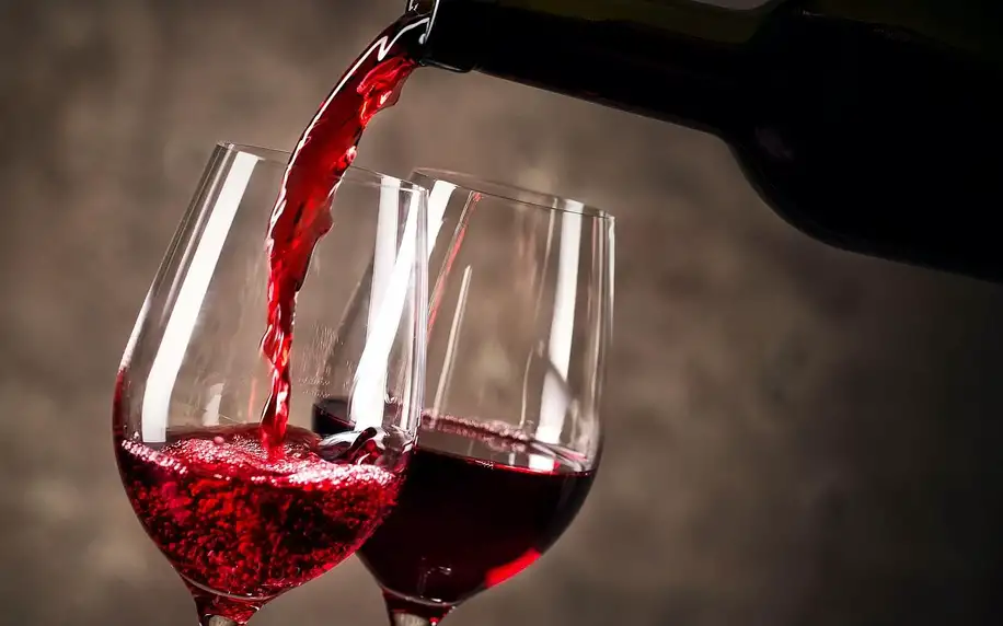 Degustace likérových vín v historickém sklípku