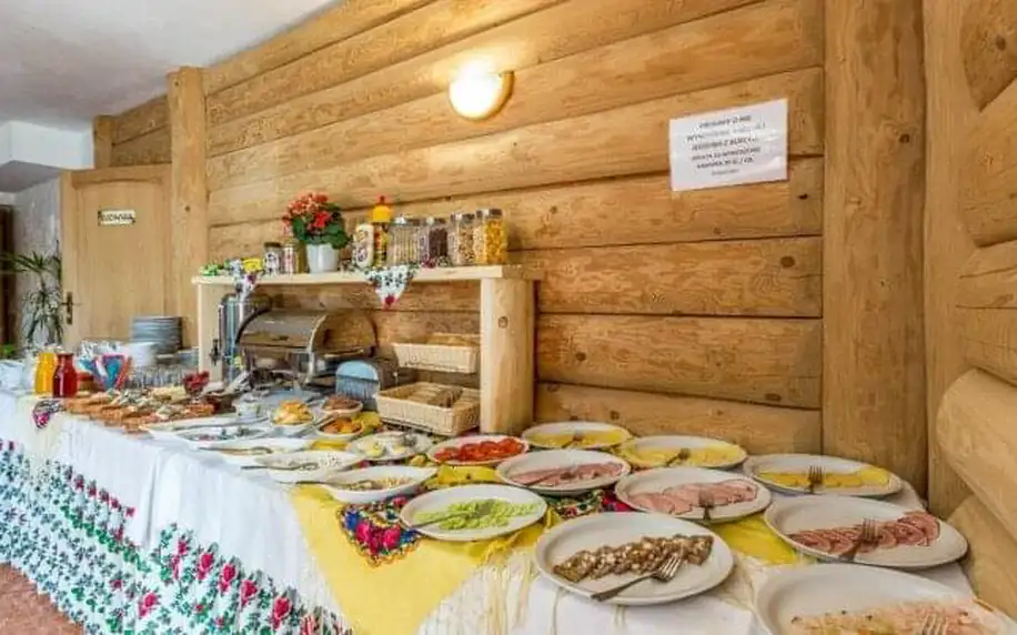 Polské Tatry a Zakopané ve Wille Baciarka se snídaní a wellness (bazén, vířivky, sauny) + herna, dětské hřiště