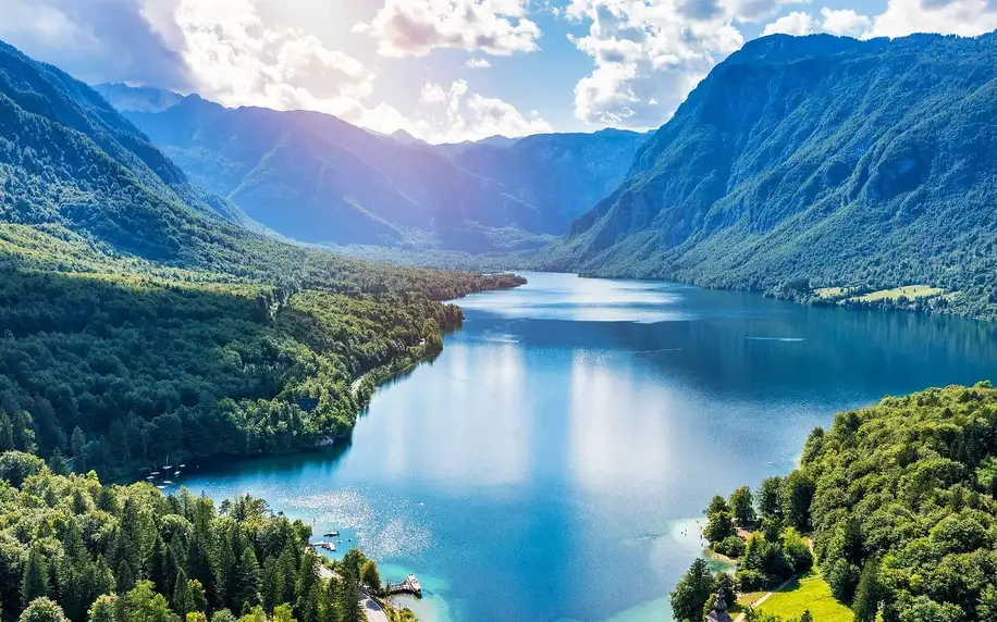 Slovinsko: túry, koupání i památky u jezera Bohinj