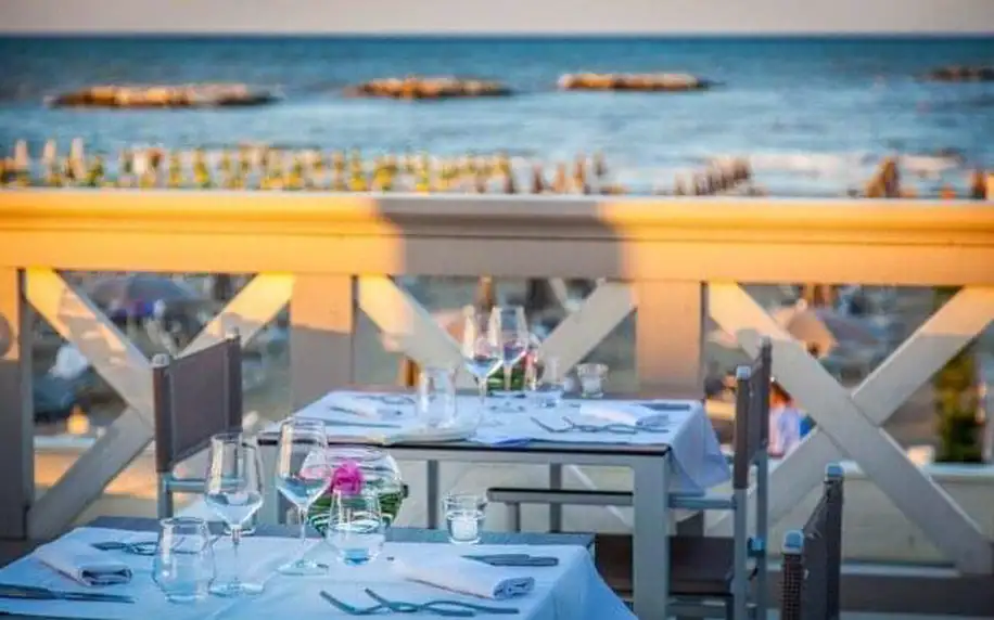 Itálie 200 m od pláže: Luxusní pobyt v 5* Grand Hotelu da Vinci s plnou penzí či polopenzí + 2 bazény a drink